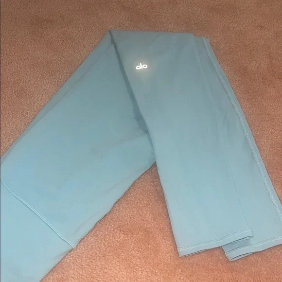 ALO Yoga Sky Blue Leggings in excellent condition - Picture 4 of 15